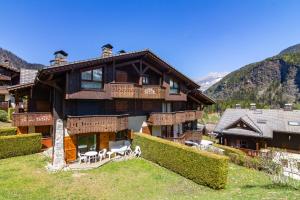 Apt Bellachat 10 for 4 with Pool & 120m to lift - Happy Rentals