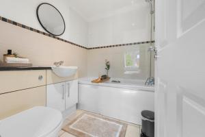 2BR En Suite House w Garden Parking Near Windsor & Heathrow