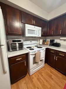 Cozy Smoky Mountain Cottage Near Pigeon Forge and Gatlinburg