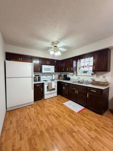 Cozy Smoky Mountain Cottage Near Pigeon Forge and Gatlinburg