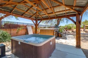 Pet-Friendly Tucson Casita: Shared Hot Tub & Patio