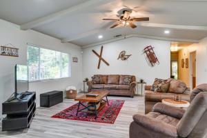 Furnished Deck & Fire Pit: Sherwood Forest Cabin