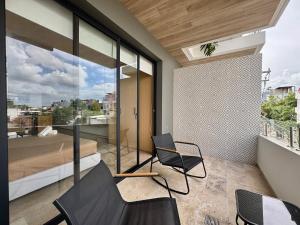 Stylish studio near 5th Avenue with ocean views