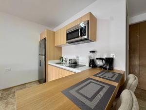 Stylish studio near 5th Avenue with ocean views