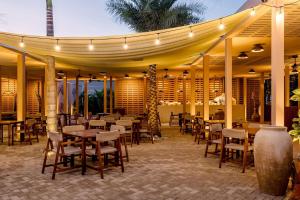 Chic Studio wrestaurant, yoga, coworking areas