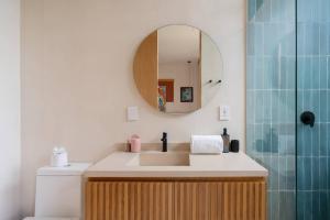 Chic Studio wrestaurant, yoga, coworking areas