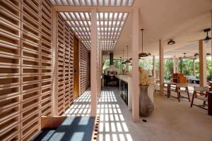 Chic Studio wrestaurant, yoga, coworking areas