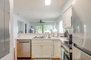 Myrtle Beach Condo with Pool Access 5 Mi to Ocean