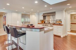 1 Mi to OU! Group Getaway w Game Room, Pool