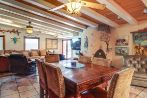 Home Near Sabino Canyon Hot Tub and Swim Spa Access