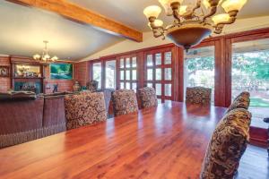 Home Near Sabino Canyon Hot Tub and Swim Spa Access