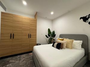 Right on The Beach, Gym, Location, Private Plunge