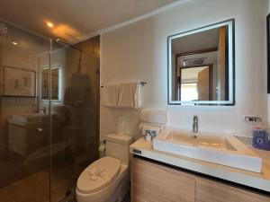 Right on The Beach, Gym, Location, Private Plunge