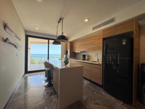 Right on The Beach, Gym, Location, Private Plunge