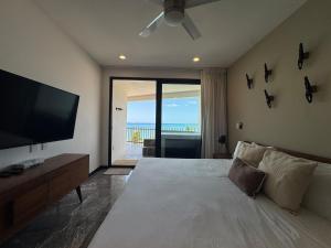 Right on The Beach, Gym, Location, Private Plunge