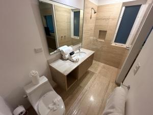 Seaview Roof Pool and Hammock 3 Blocks from Beach