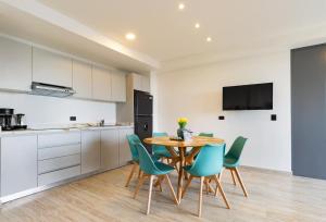 Sunset Playa - City Views, brand new, fast Wi-Fi