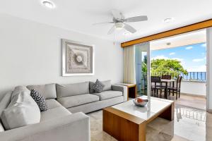 Luxury hillside suite with infinity pool, ocean views, hot tub & terrace seating