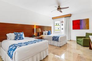 Elegant oceanview penthouse with private rooftop jacuzzi, pools & spa access