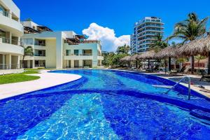 Ground-floor condo with resort pool, balcony, & pool tables