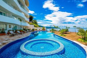 Inviting waterfront condo with amazing pool, balcony & WD
