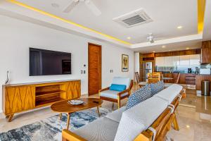 Inviting waterfront condo with amazing pool, balcony & WD