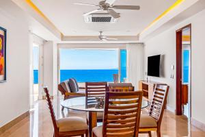 Inviting waterfront condo with amazing pool, balcony & WD