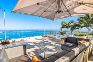 Luxurious partial ocean-view suite with 3 pools, hot tub, gym & balcony