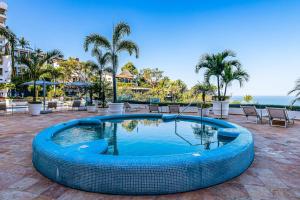 Luxurious partial ocean-view suite with 3 pools, hot tub, gym & balcony