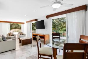 Luxurious partial ocean-view suite with 3 pools, hot tub, gym & balcony