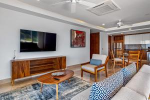 Stunning Oceanfront Apartment with Breathtaking Views and Luxurious Amenities