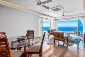Stunning Oceanfront Apartment with Breathtaking Views and Luxurious Amenities