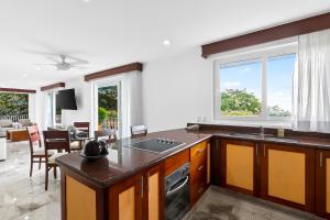 Spacious suite with wraparound terrace, rooftop infinity pool & resort amenities