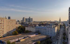 Modern City View Apt - Proxenta Tower