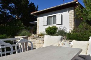 Holiday Home with A - C in Stara Novalja 55168