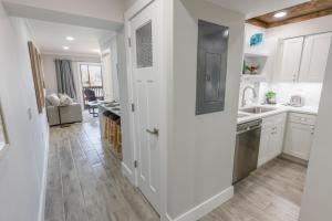 112 Arrowhead – Unique Lakefront 2BR at Kingston condo