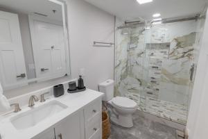 112 Arrowhead – Unique Lakefront 2BR at Kingston condo