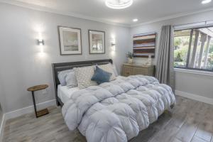 112 Arrowhead – Unique Lakefront 2BR at Kingston condo