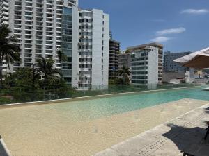 Lakshmi Armandos Acapulco