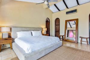 Spectacular hillside villa with pool, incredible views