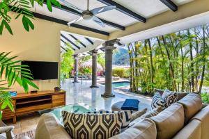 Spectacular hillside villa with pool, incredible views