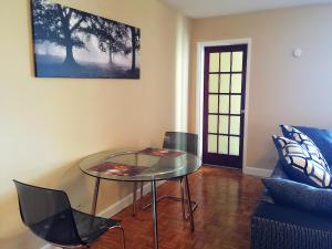 Downtown 1 Bedroom Apartment 18H