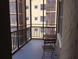 Downtown 1 Bedroom Apartment 18H