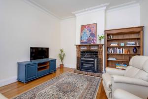 The Cottage Ada - Free Parking - Walk to City
