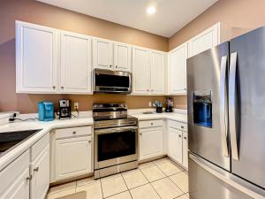 Bahama Bay Resort Condo - 10 Mi to Disney!