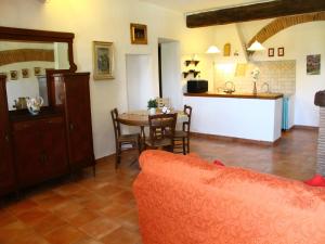 Nice apartment in Guasticce with pool