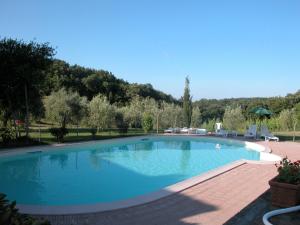 Nice apartment in Guasticce with pool