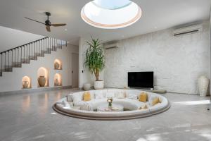 Casa Contenta Canggu - Luxury 5BR Private Pool Villa