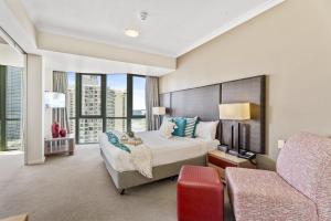 Bright Apartment Near Surfers Paradise Beach