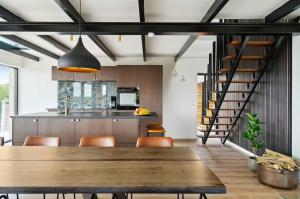 Luxurious Renovated Vacation Home and Sea View